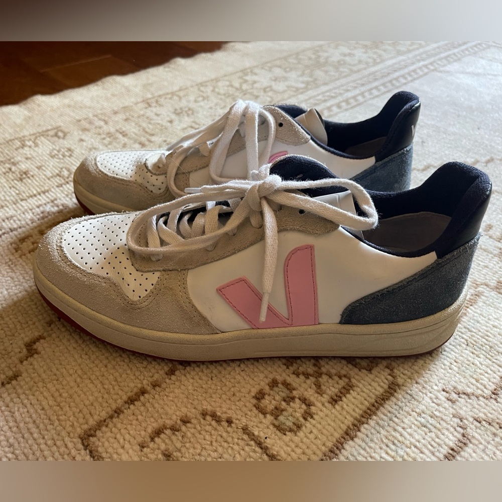 Veja Women's Sneakers in White, Pink, and Gray